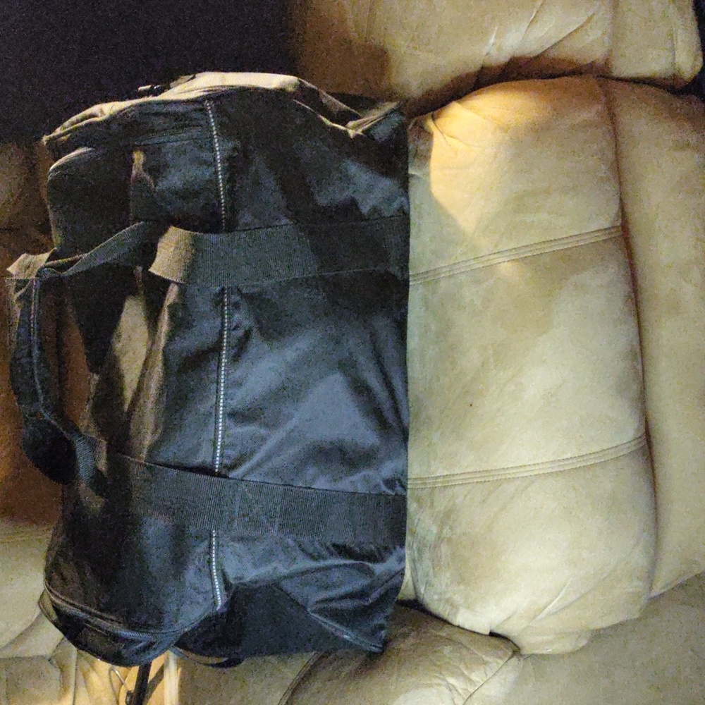 Eddie Bauer black duffel bag without shoulder strap - Picture 2 of 4